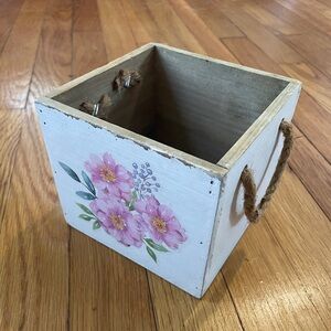Burton and Burton White Floral Wooden Box with Rope Handles